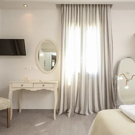 Sea & Olives And Πλάκα